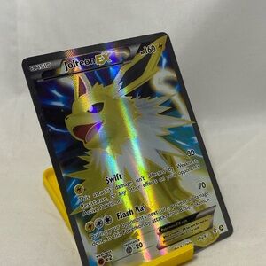Jolteon EX Holographic Pokémon Card - Yellow